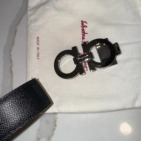 New Salvatore Ferragamo Reversible and Adjustable Gancini belt (blk and brwn) - Picture 6 of 14